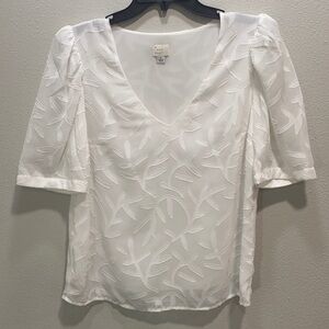 5 for $25 A new day white‎ v neck blouse leaf embossed